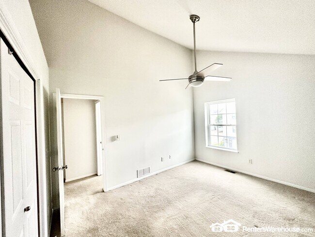 Building Photo - 1250 SE Village View Ln