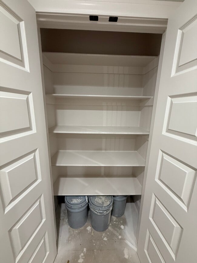 Building Photo - 317 Woodstock Ln