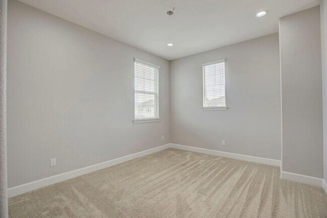 Building Photo - 1606 Lion St