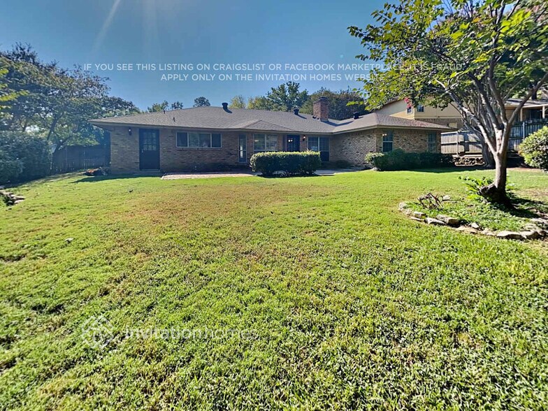 Building Photo - 2114 Valleycrest Dr