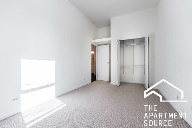 Building Photo - 2636 N Halsted St