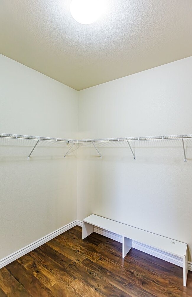 Building Photo - 1 Story home with 3 Bedrooms