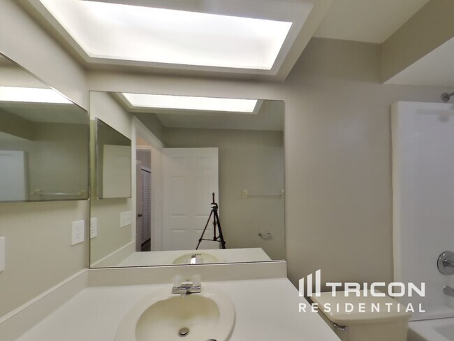 Building Photo - 653 Sand Ridge Dr