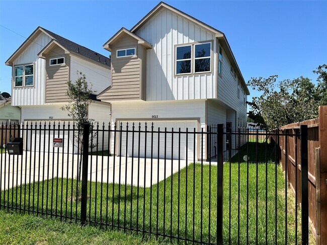 Building Photo - 9023 Spaulding St