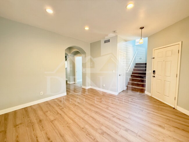 Building Photo - 3998 W Roundabout Cir