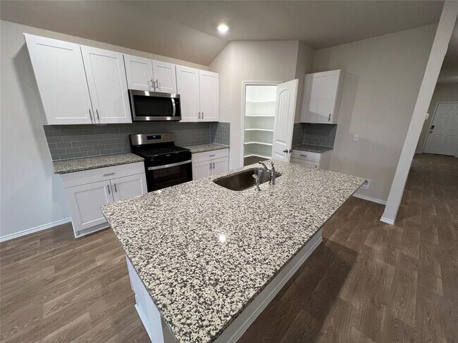 Building Photo - 221 Wirecrested Dr