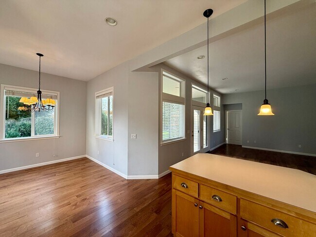 Building Photo - Single Level Cresent Meadows Home