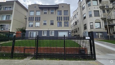Building Photo - 1400 Lakeshore Ave