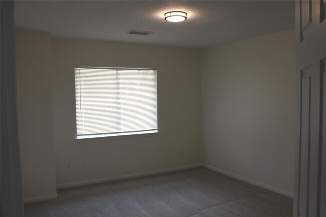 Building Photo - 2118 Laurel Oaks Dr