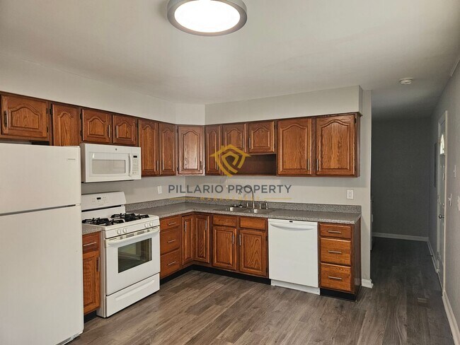 Building Photo - Charming 3-Bedroom Ranch with Detached Gar...