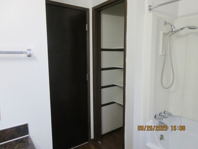 Building Photo - Spacious and very clean