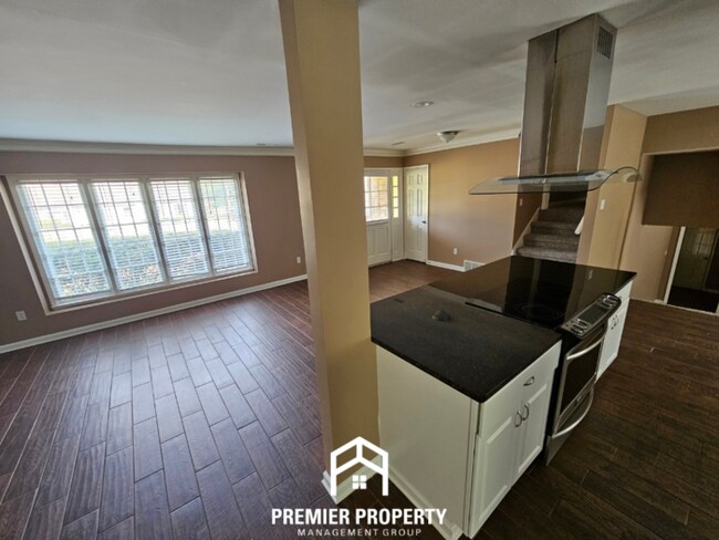 Building Photo - 2116 Rolling Valley Dr