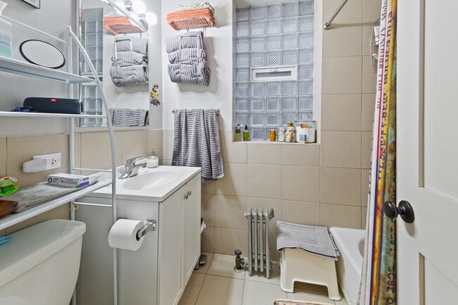 Building Photo - 4854 N Albany Ave