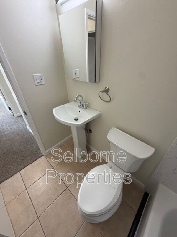 Building Photo - 407 Fairmount Ave