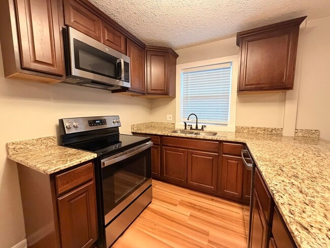 Building Photo - 3 Bed 2 Bath in Hapeville!