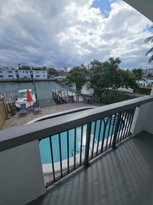 Building Photo - 8101 Crespi Blvd