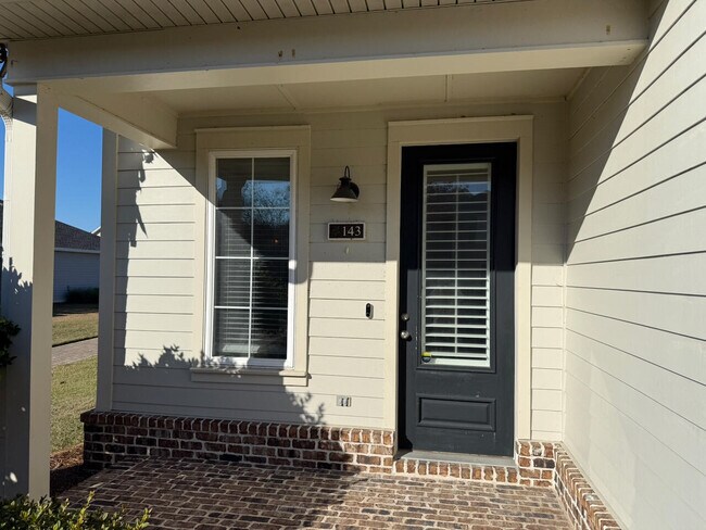 Building Photo - 143 Christian Dr