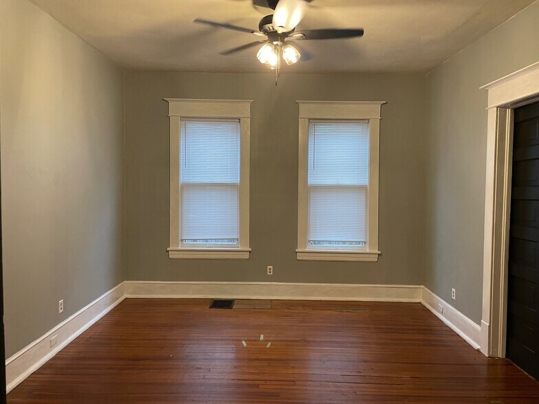 Building Photo - 422 Woods Ave SW