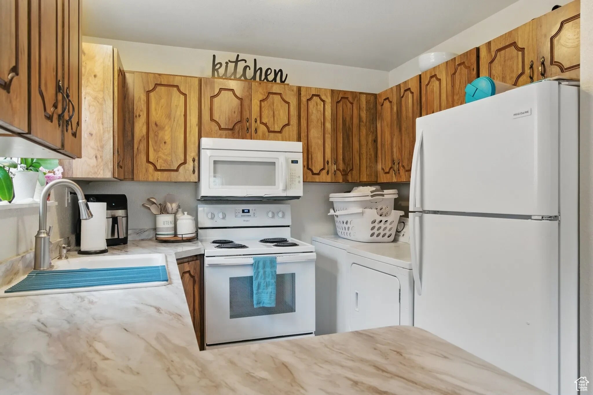 Building Photo - 687 W Le Bon Cir