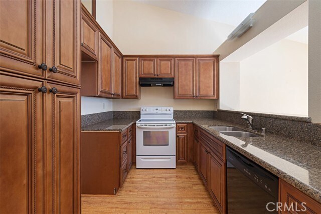 Building Photo - 22 Campton Pl
