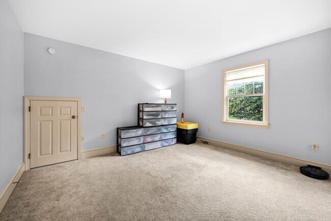 Building Photo - 684 Steinman Ct