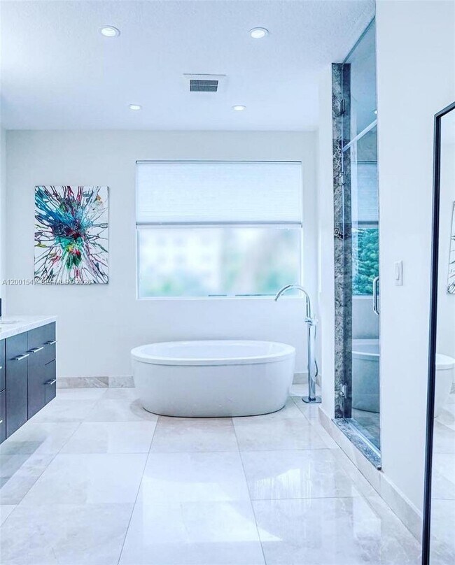 Building Photo - 13300 Biscayne Bay Terrace