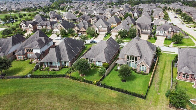 Building Photo - 2707 River Run Rd