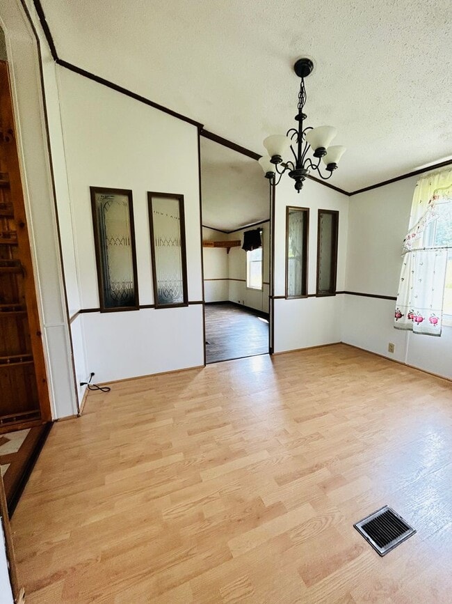 Building Photo - Country 3 Bed / 2 Bath Home for RENT