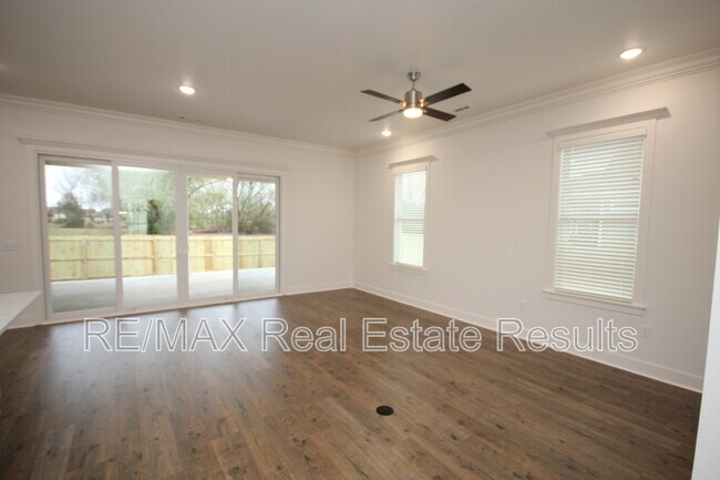 Building Photo - 1900 W Saddlebrook Ln