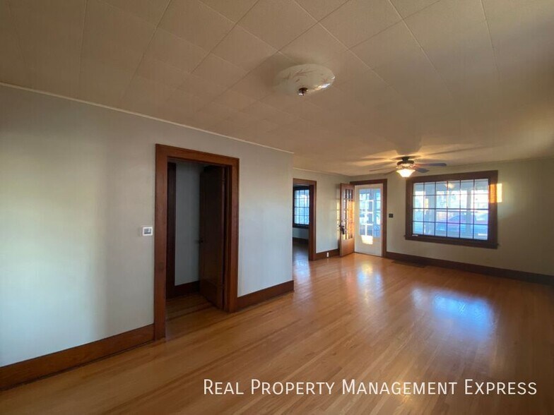 Building Photo - Gorgeous 4 bed 1 bath home
