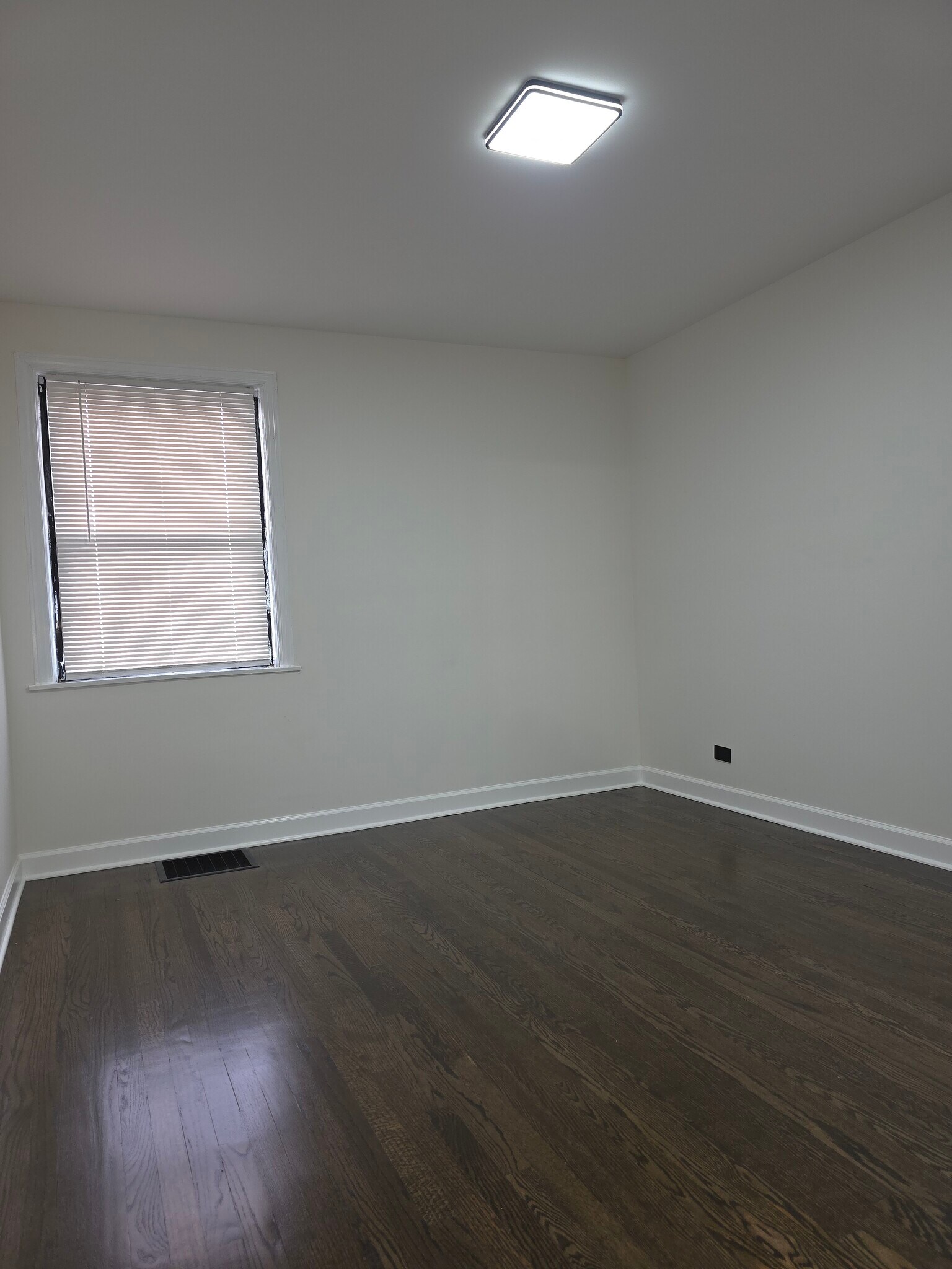 Bed #2 - 1st Flr - 5251 S Hamlin Ave