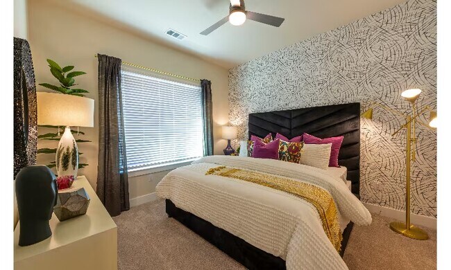 Building Photo - Up to 6 Weeks Free + Luxury Living Awaits!
