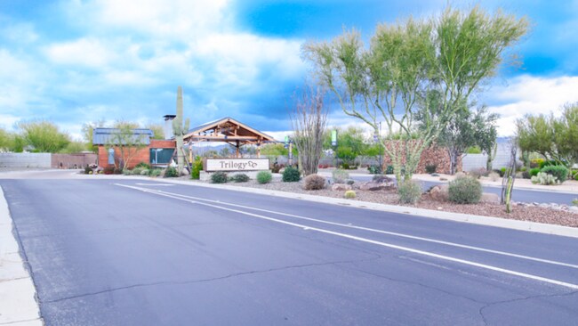 Building Photo - 3Bed/2Bath Home in Scottsdale w/ 2 Car Gar...