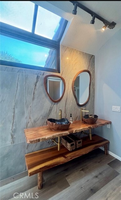 Building Photo - 5 Falcon Crest Ln