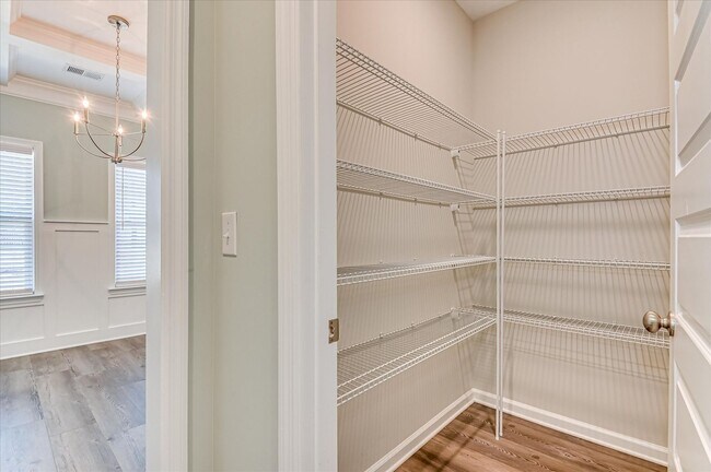 Building Photo - 705 Navan Ln