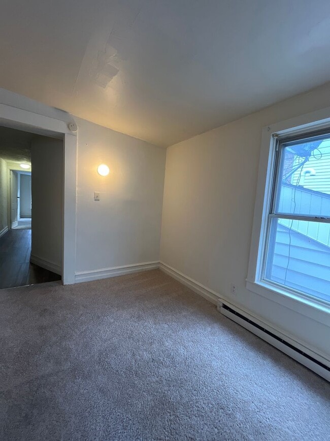 Building Photo - Spacious 3-bedroom home available for rent in Allentown available immediately