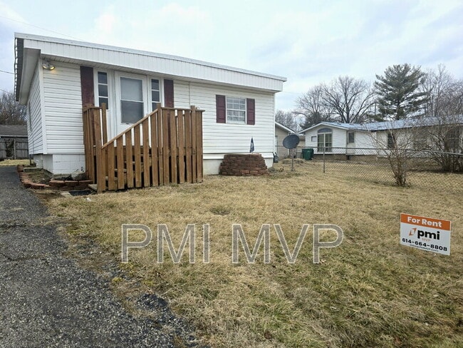 Primary Photo - 2222 Maureen Blvd S