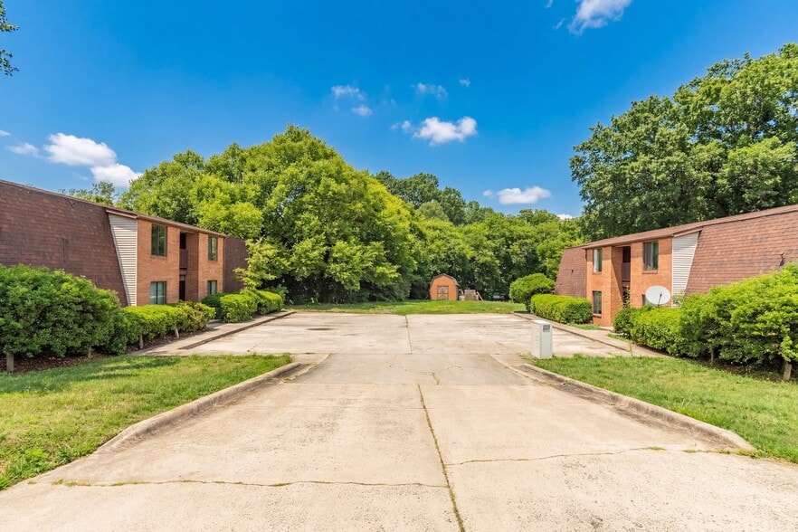 Building Photo - 511 Poplar St