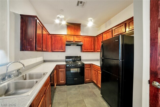 Building Photo - 6868 Sky Pointe Dr