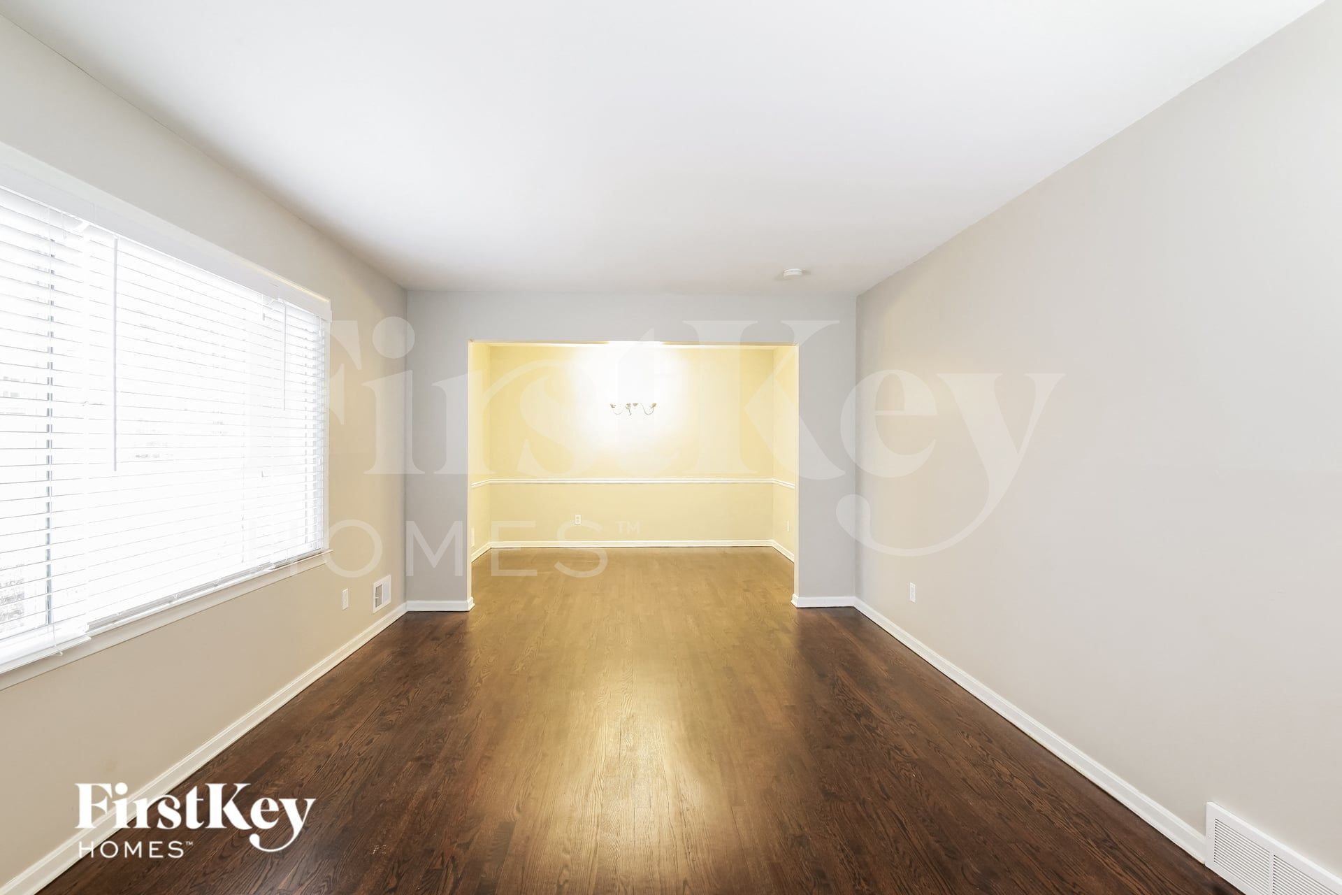 Building Photo - 9613 Beverly Dr