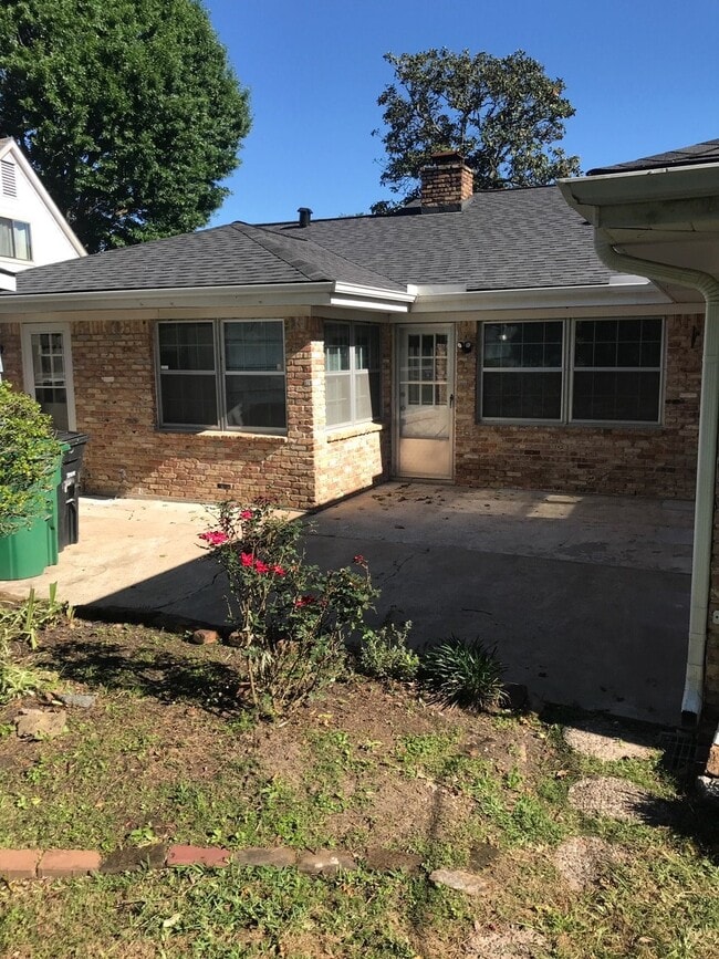 Building Photo - 6011 Arboles Dr