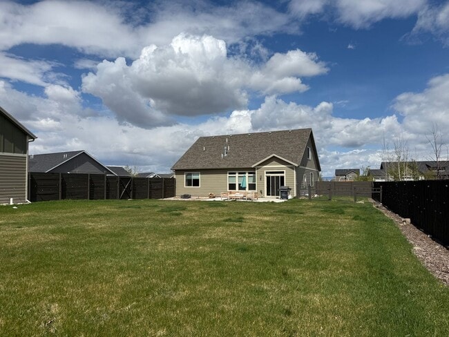Building Photo - 4 bed 3 bath home in Bozeman.
