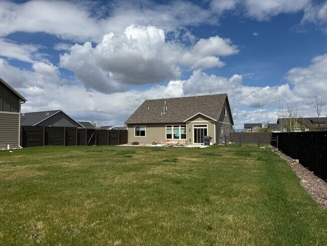 Building Photo - 631 Cameron Loop