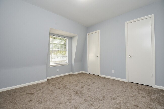 Building Photo - 4811 Shatner Dr