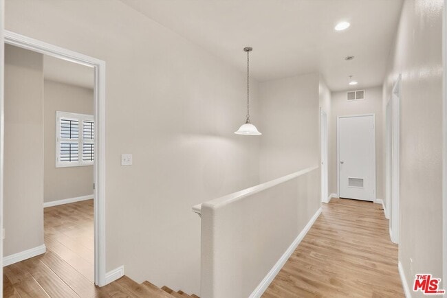Building Photo - 15804 Crest Ln