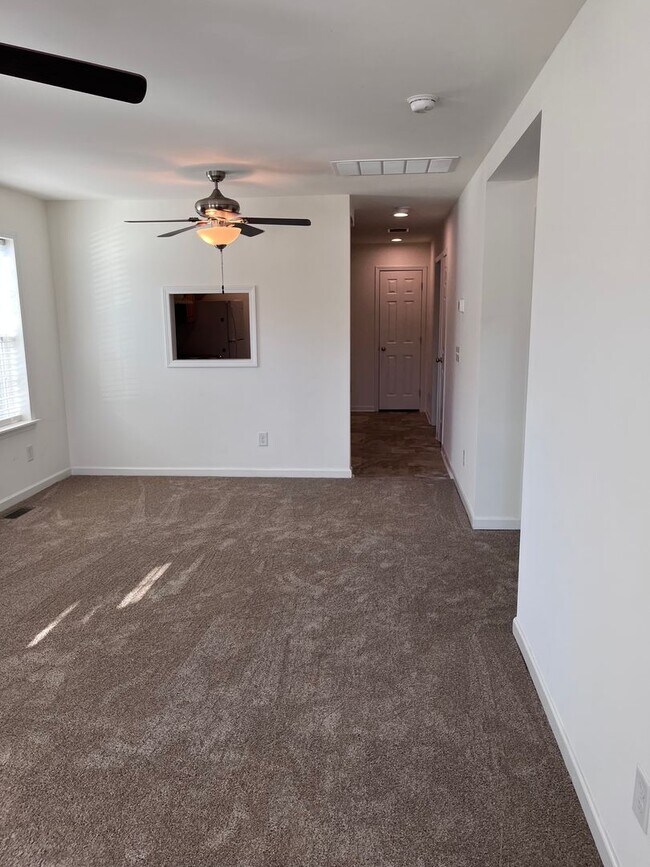 Building Photo - 1014 Aileen Cir