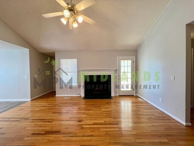 Building Photo - 5 Bridle Path Court