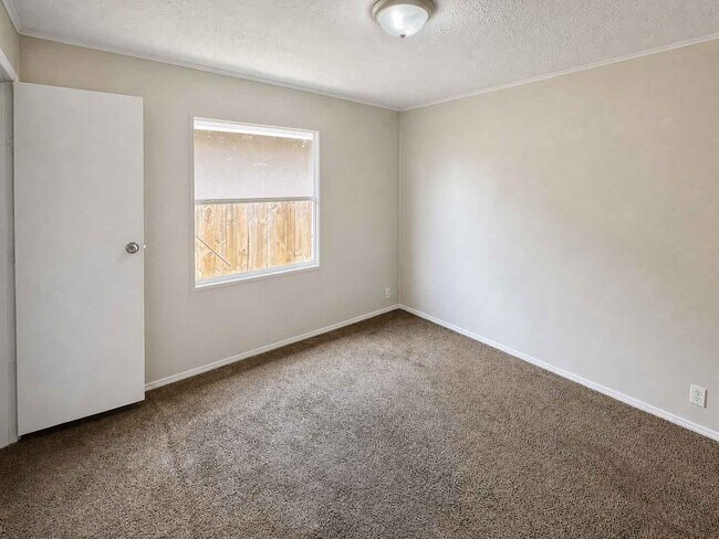 Building Photo - 11919 Kingslake Forest Dr