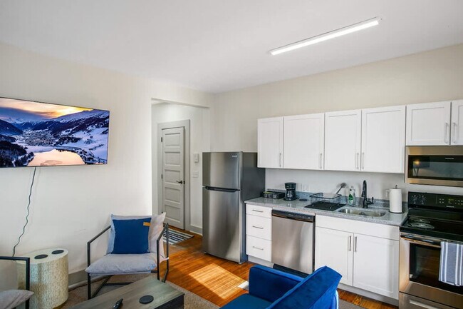 Building Photo - 1848 E 89th St