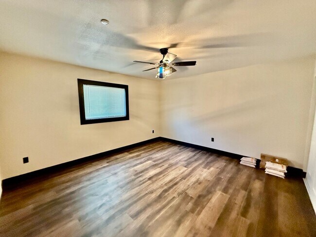 Building Photo - 15178 Darnell Dr